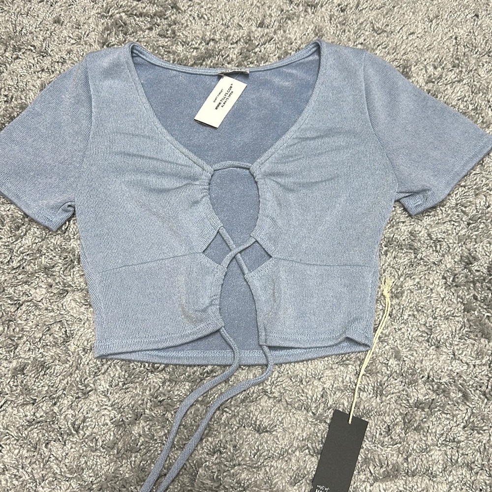 Blue cropped tie tee.